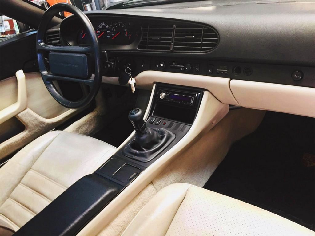 Porsche 944 interieur